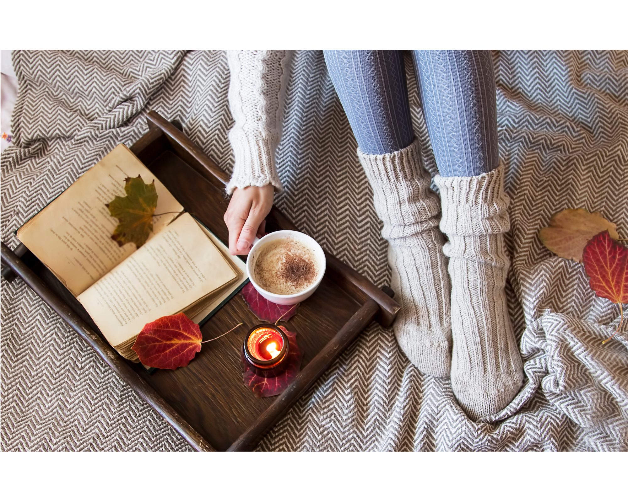 Mastering the Art of Hygge: Cozy Living with Candlelight